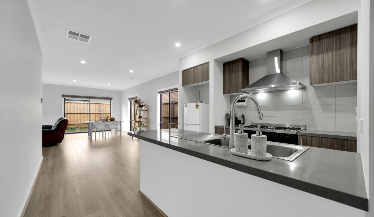 128291042__1733960738-122222-09