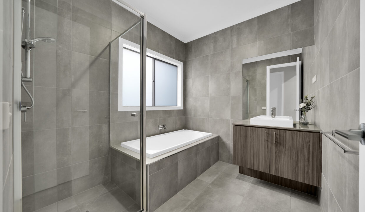 128291110__1733960778-133635-04