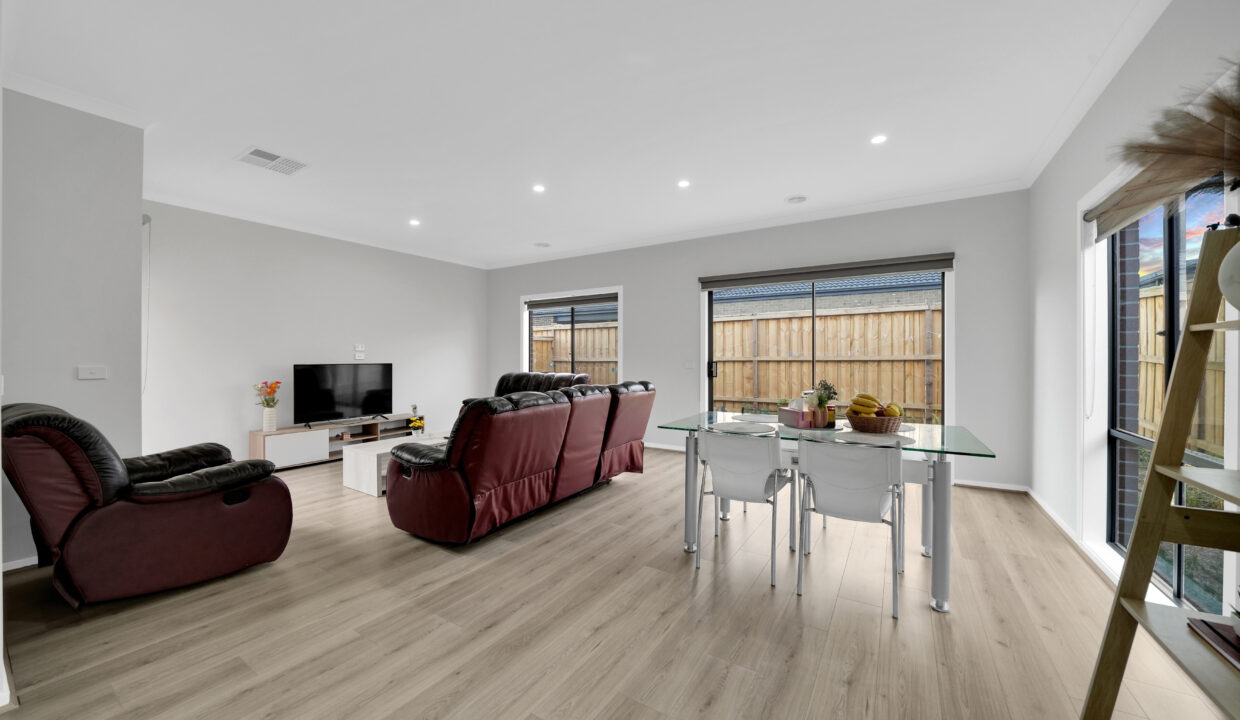 128291149__1733960787-122418-06