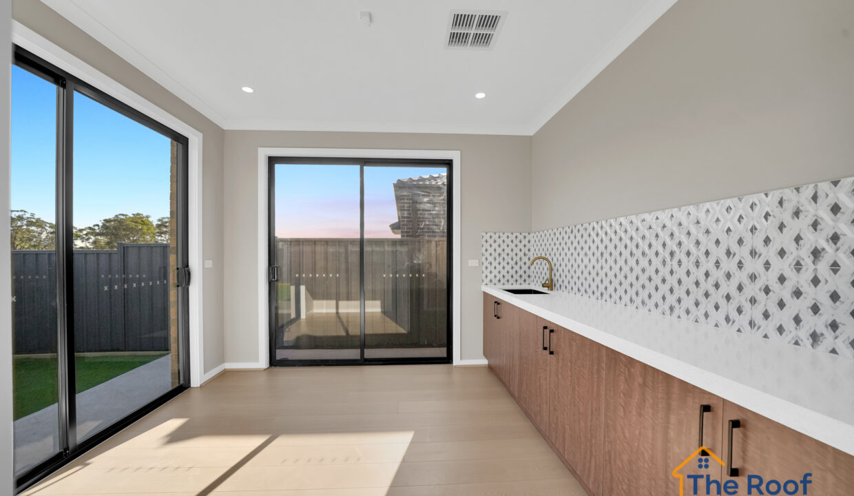 135298489__1739341667-183186-06