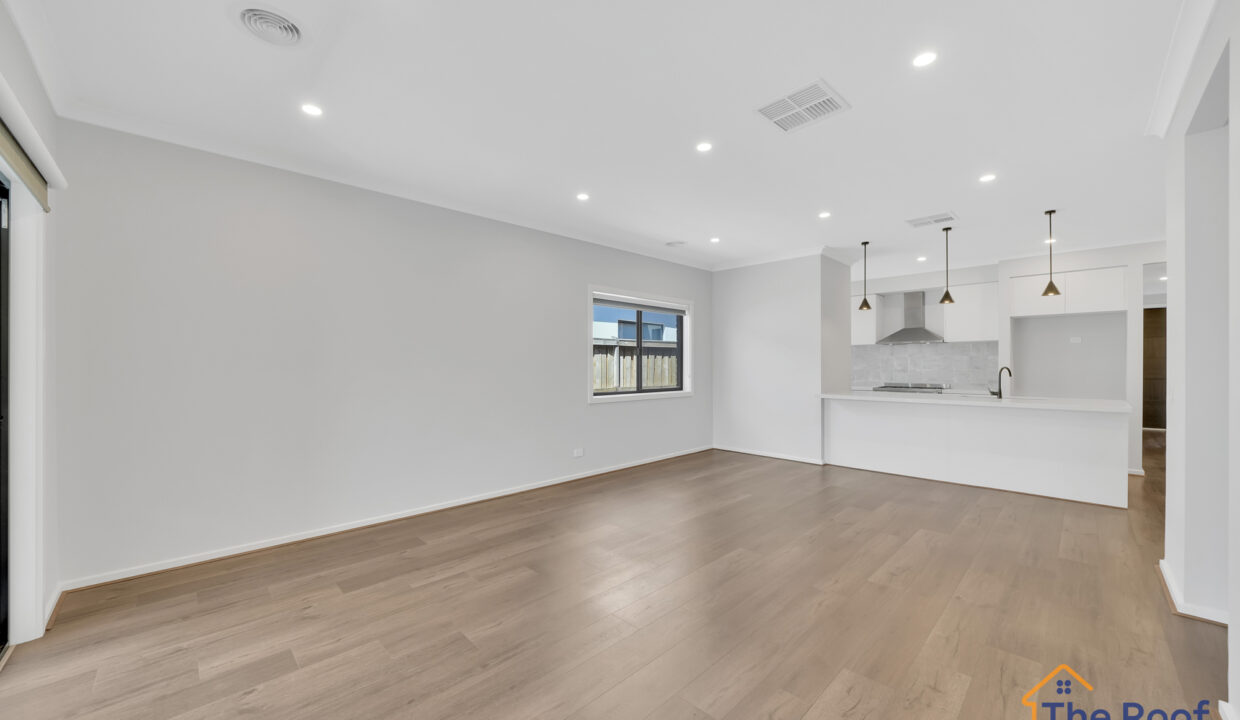 137236670__1740542686-176047-010