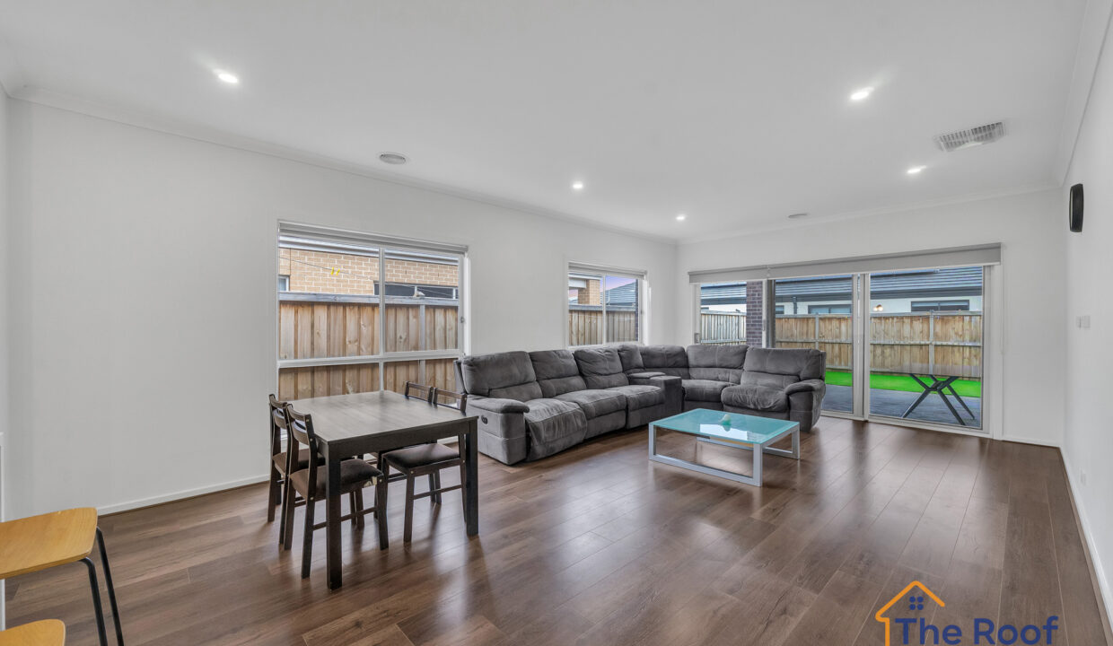 161082980__1756271115-89770-OSMEDIA-11