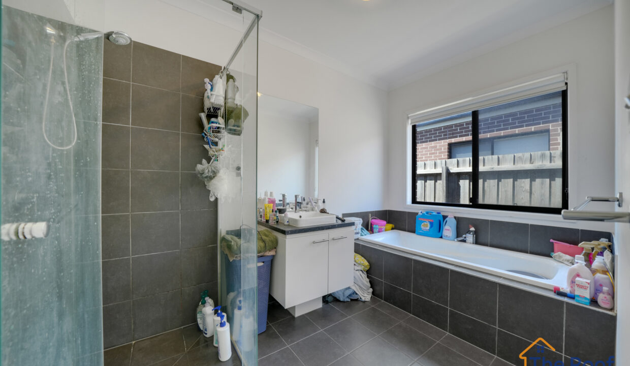 138320493__1741153490-193636-010