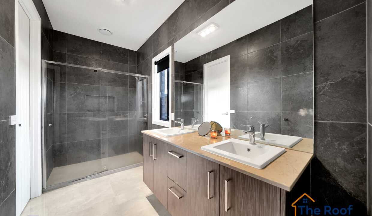 194633024__1774853267-103980-08