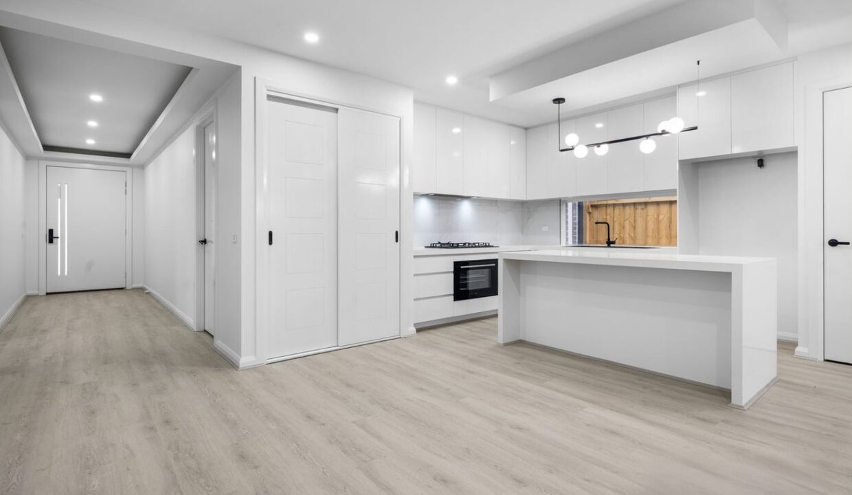 195651140__1775544021-115814-17fenwick